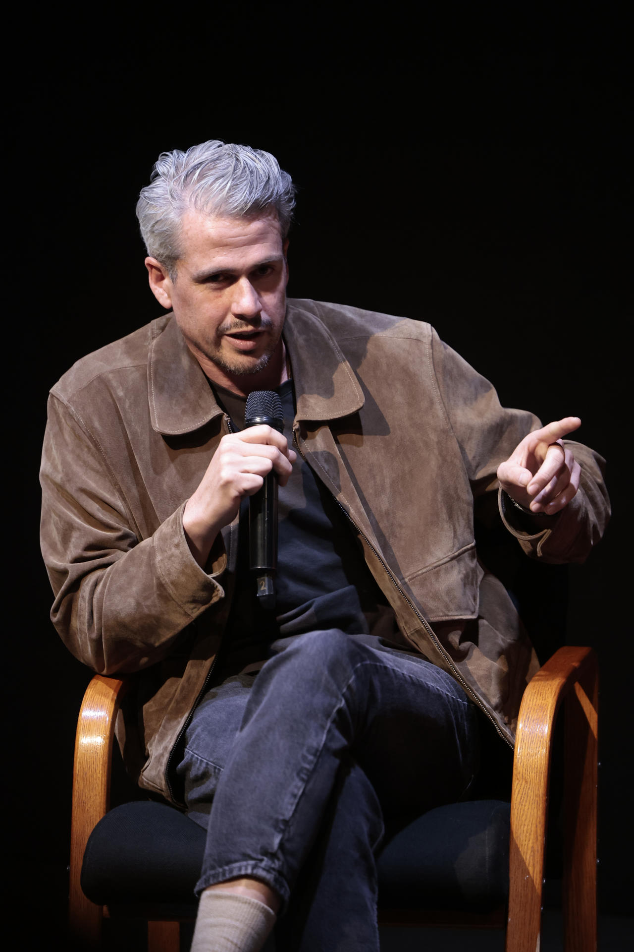 El productor teatral Claudio Sodi habla durante una rueda de prensa este sábado, en Ciudad de México (México). EFE/José Méndez
