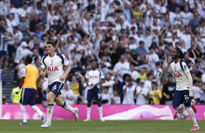 El jugador del Tottenham Joao Palhinha celebra el 1-0 duante el partido de la Premier League que han jugado Tottenham Hotspur y Everton FC, en Londres, Reino Unido. EFE/EPA/DAVID CLIFF
