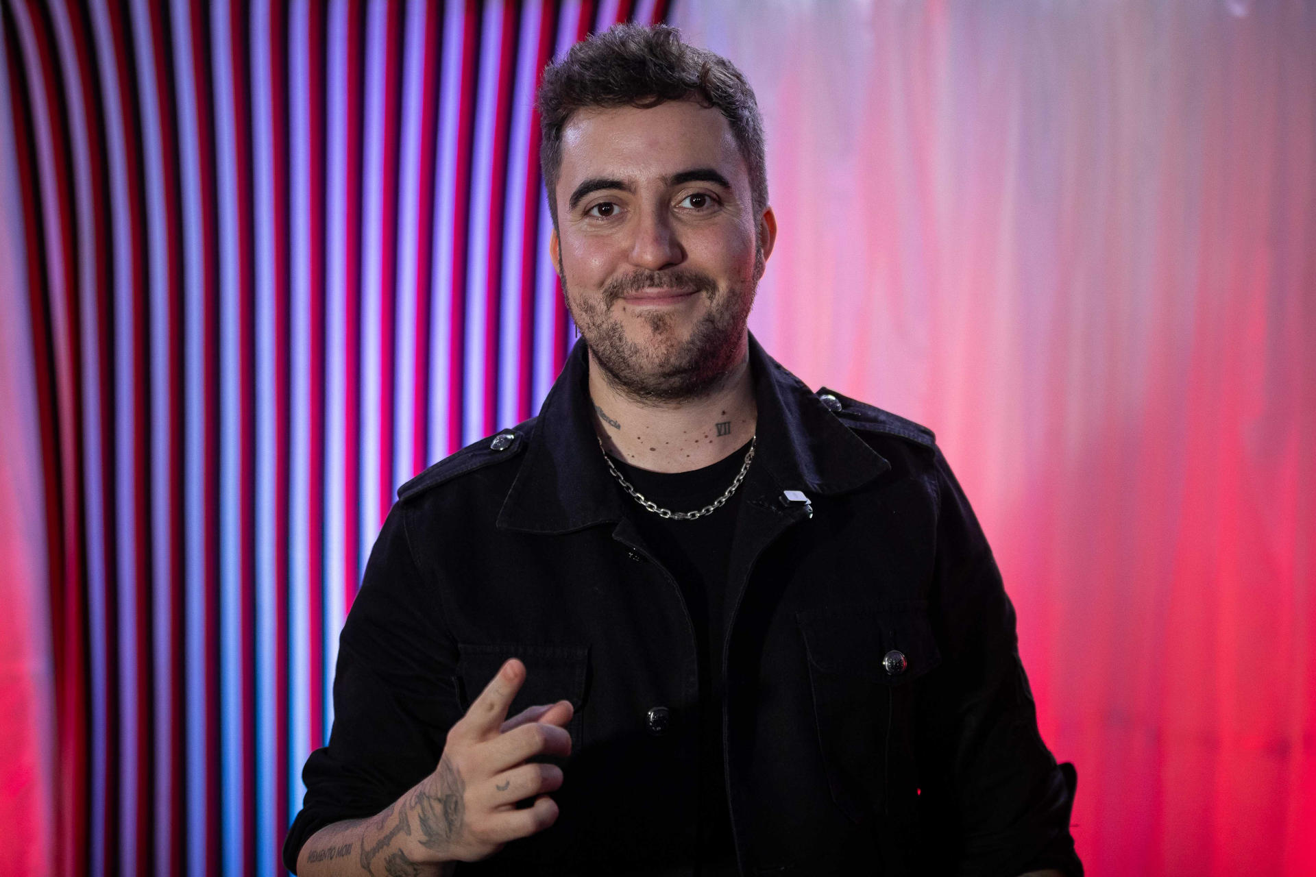 El cantante sevillano Francisco Javier Álvarez Beret fue captado este 24 de mayo, durante una entrevista con EFE, en Caracas (Venezuela). EFE/Ronald Peña

