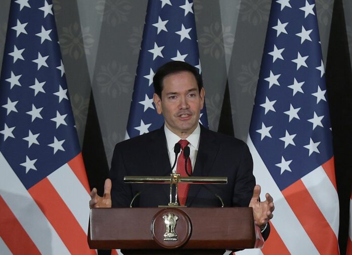 NUEVA DELHI (India), 24/05/2026.- El secretario de Estado estadounidense, Marco Rubio, en una rueda de prensa junto al ministro de Asuntos Exteriores de la India, Subrahmanyam Jaishankar. EFE/EPA/RAJAT GUPTA
