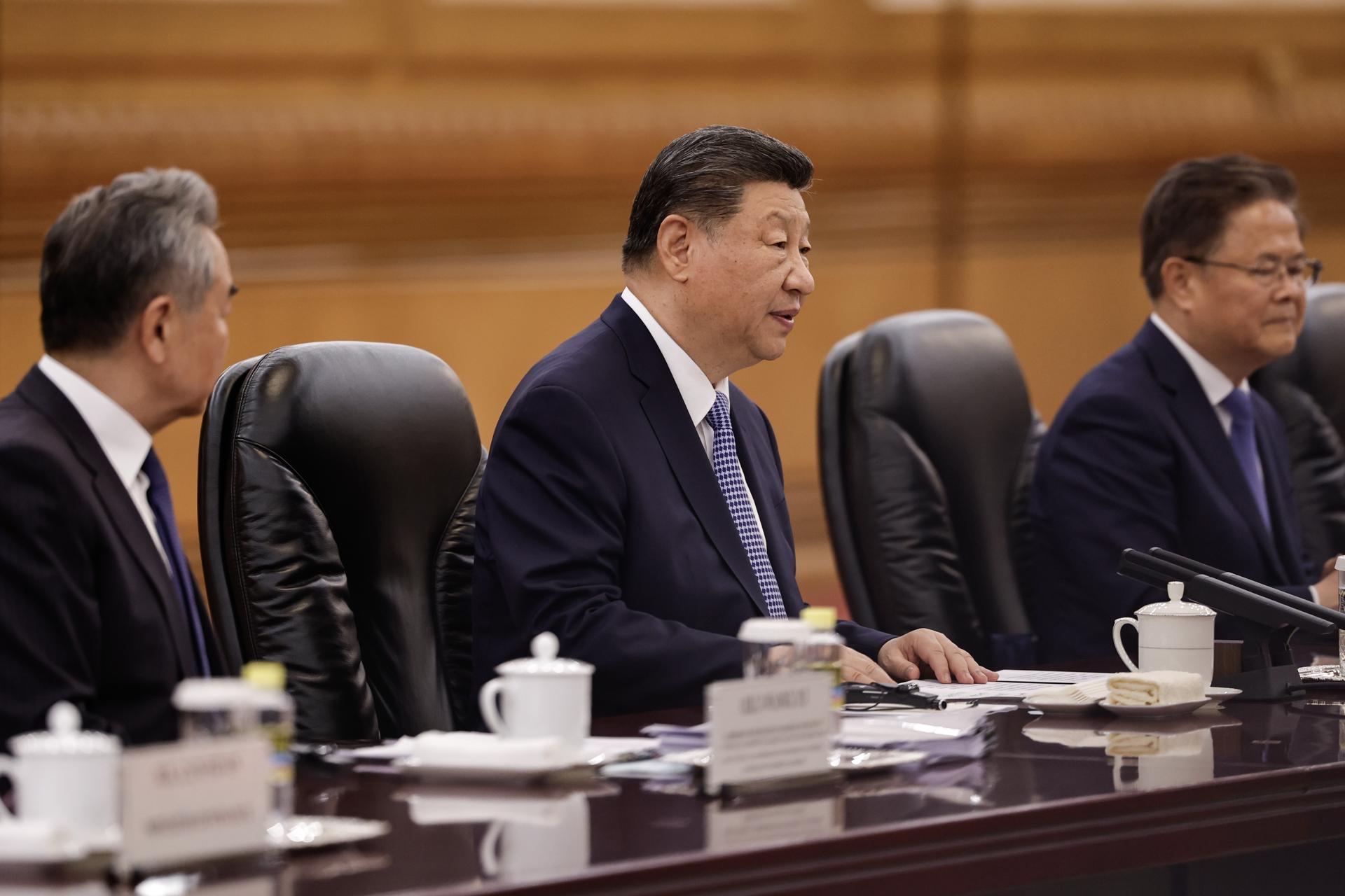 PEKÍN (China), 25/05/2026.- El presidente chino Xi Jinping (C) asiste a una reunión con el primer ministro de Pakistán, Shehbaz Sharif (no aparece en la imagen), en el Gran Salón del Pueblo en Pekín, China, el 25 de mayo de 2026.
EFE/EPA/TINGSHU WANG / POOL
