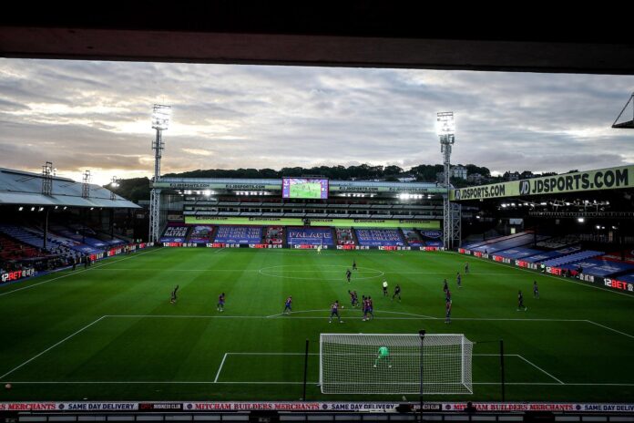 Fotografía de Hannah McKay, en la que puede verse en una imagen de archivo del 29 de junio de 2020 el estadio de Selhurst Park, donde juega el Crystal Palace. EFE/Pool *Sólo uso editorial*
