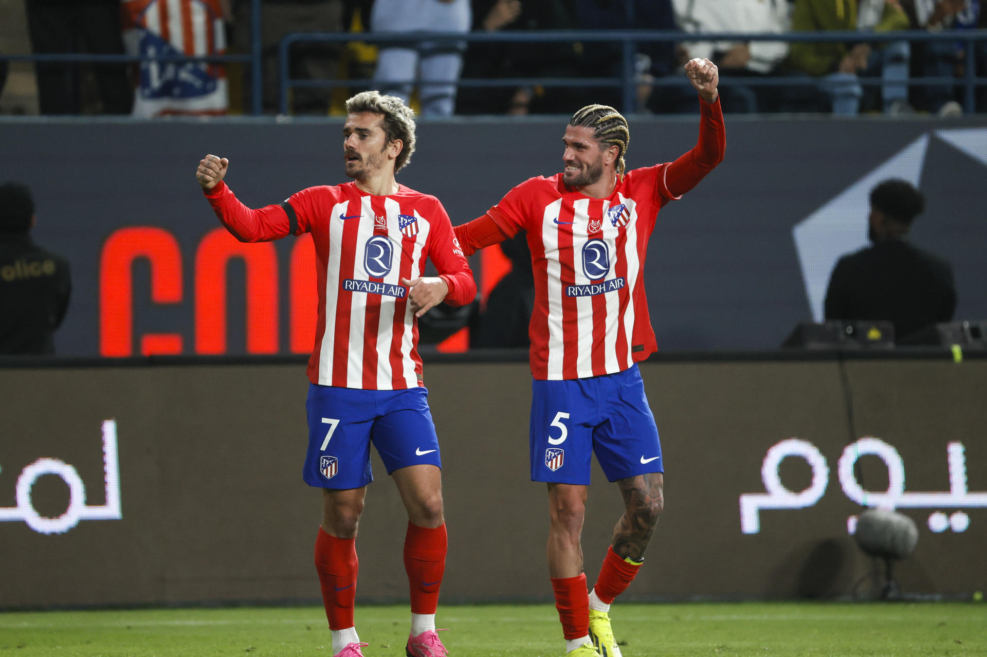 Griezmann celebra el gol anotado en la Supercopa de España en Arabia, con el que superó a Luis Aragonés. EFE / Juan Carlos Cárdenas.
