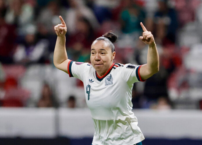 Charlyn Corral de México celebra un gol durante un partido en el estadio Nemesio Diez en Toluca (México). Fotografía de archivo. EFE/Felipe Gutiérrez
