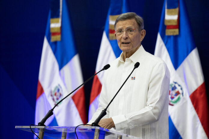 Fotografía de archivo, tomada el pasado 13 de mayo, en la que se captó al canciller de República Dominicana, Roberto Álvarez, durante una rueda de prensa, en Santo Domingo (República Dominicana). EFE/Orlando Barría
