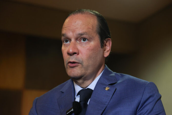 Fotografía de archivo, tomada el pasado 10 de abril, en la que se captó al canciller de Panamá, Javier Martínez-Acha, durante una rueda de prensa, en Asunción (Paraguay). EFE/Juan Pablo Pino
