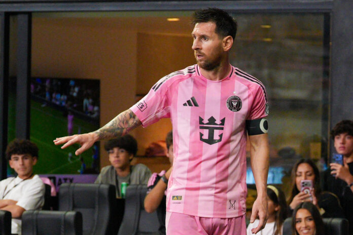 Fotografía de Alberto Boal, en la que puede verse en una imagen de archivo del pasado 4 de abril al futbolista argentino Lionel Messi, del Inter Miami. EFE
