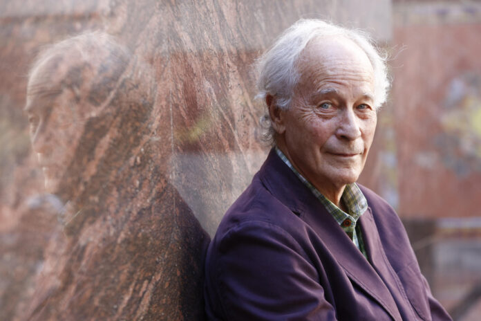 El escritor estadounidense Richard Ford ha explicado este martes a los medios en la presentación de 'En palabras sencillas', su último libro, que, si no se 