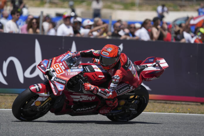 Fotografía de Roman Ríos, en la que puede verse en una imagen de archivo del pasado 26 de abril al piloto español de MotoGP Marc Márquez. EFE
