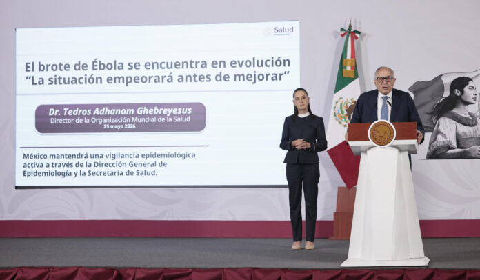 El secretario de Salud, David Kershenobich, habla durante una conferencia de prensa de la presidenta de México, Claudia Sheinbaum, este martes en el Palacio Nacional de la Ciudad de México (México). EFE/José Méndez

