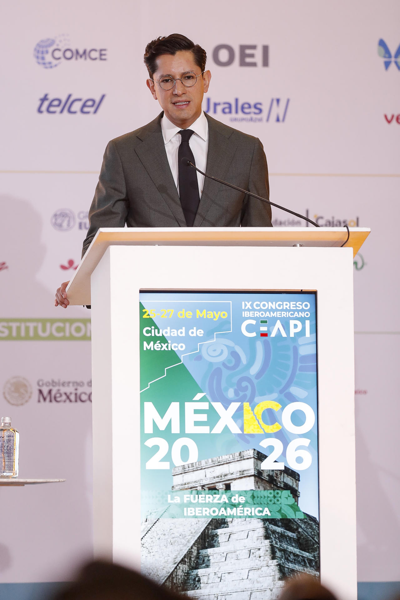 El Secretario de Relaciones Exteriores de México, Roberto Velasco Álvarez, habla durante su participación en el Congreso Iberoamericano del Consejo Empresarial Alianza por Iberoamérica (CEAPI) este martes, en Ciudad de México (México). EFE/Isaac Esquivel
