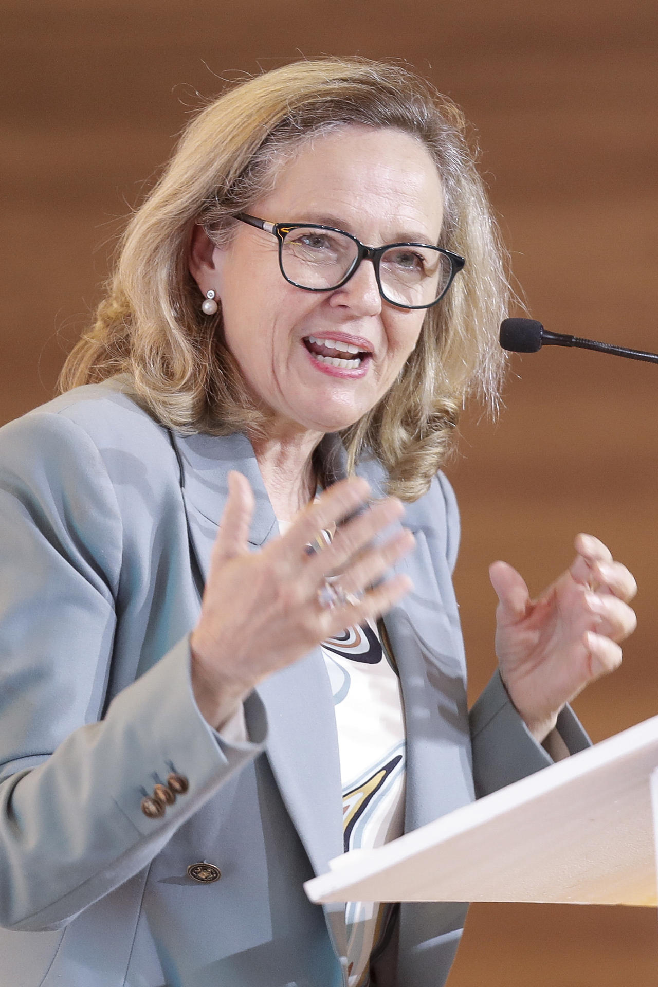 La presidenta del Banco Europeo de Inversiones (BEI), Nadia Calviño, habla durante su participación en el Congreso Iberoamericano del Consejo Empresarial Alianza por Iberoamérica (CEAPI), este martes, en Ciudad de México (México). EFE/Isaac Esquivel
