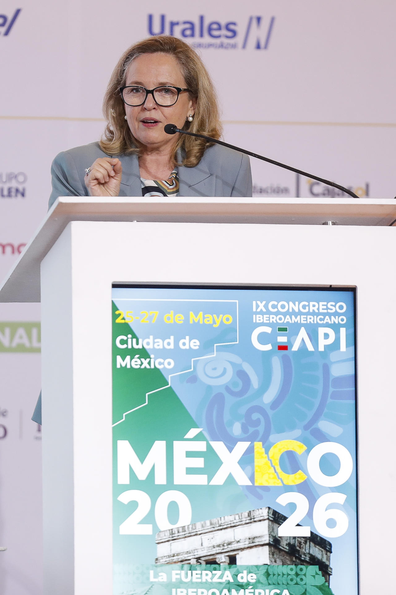 La presidenta del Banco Europeo de Inversiones (BEI), Nadia Calviño, habla durante su participación en el Congreso Iberoamericano del Consejo Empresarial Alianza por Iberoamérica (CEAPI), este martes, en Ciudad de México (México). EFE/Isaac Esquivel
