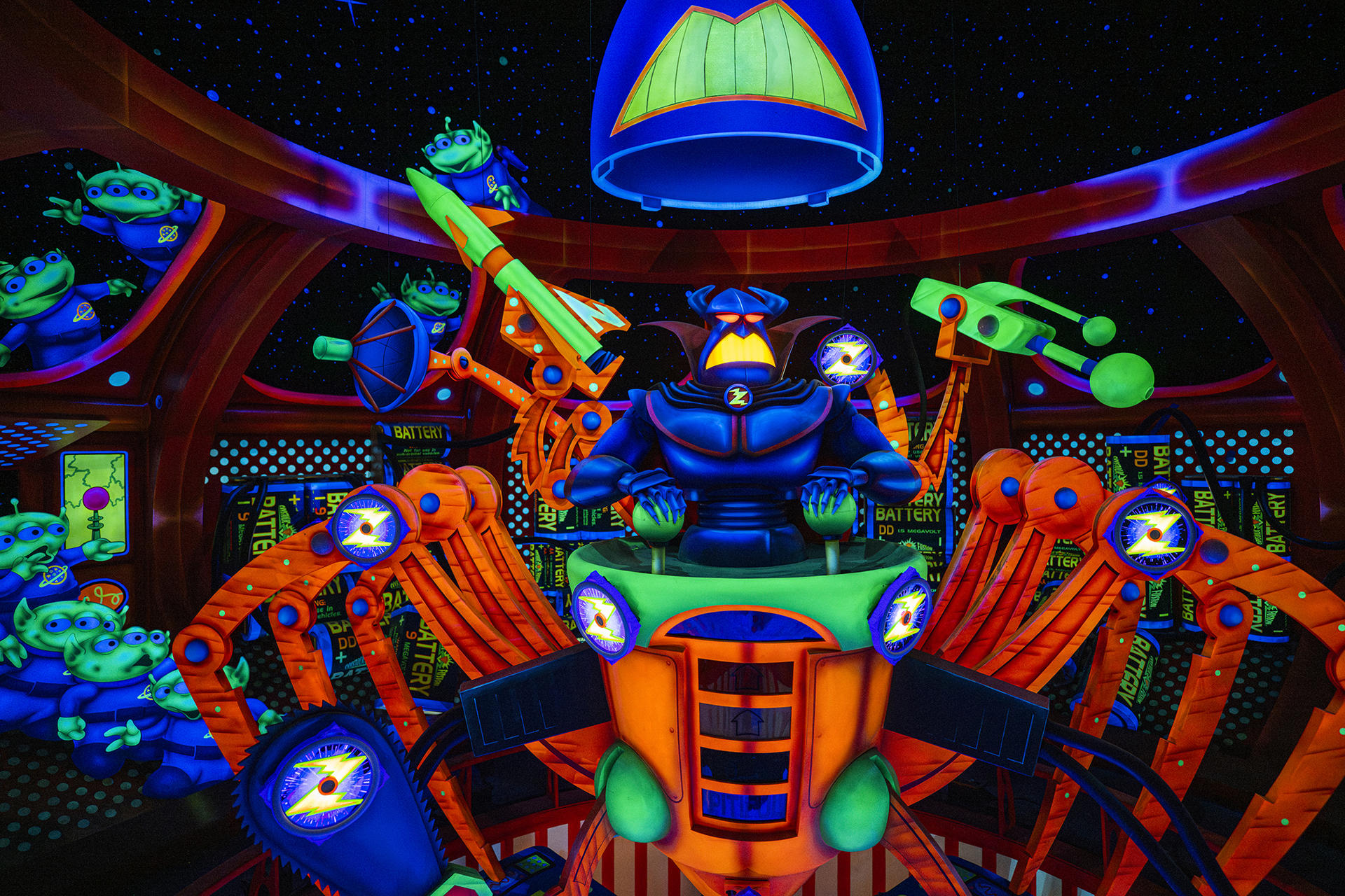 Fotografía cedida por Disney que muestra la atracción Buzz Lightyear's Space Ranger Spin, basada en los personajes de Toy Story, que se encuentra en Tomorrowland.EFE/ Abigail Nilsson/ Disney /SOLO USO EDITORIAL/ NO VENTAS/ SOLO DISPONIBLE PARA ILUSTRAR LA NOTICIA QUE ACOMPAÑA (CRÉDITO OBLIGATORIO)