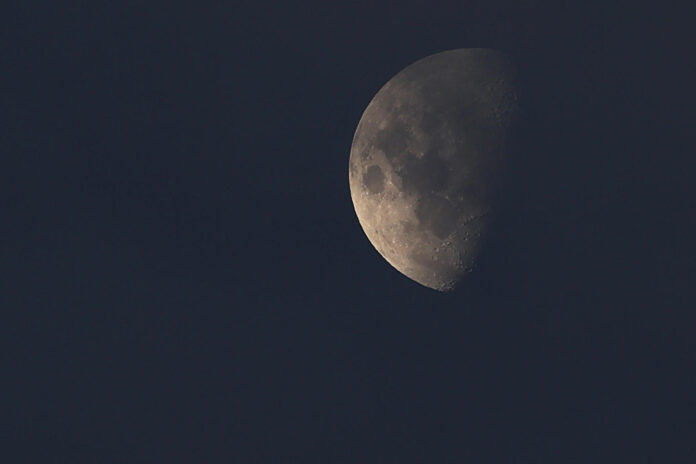 Fotografía de archivo que muestra la luna. EFE/ Elvis González
