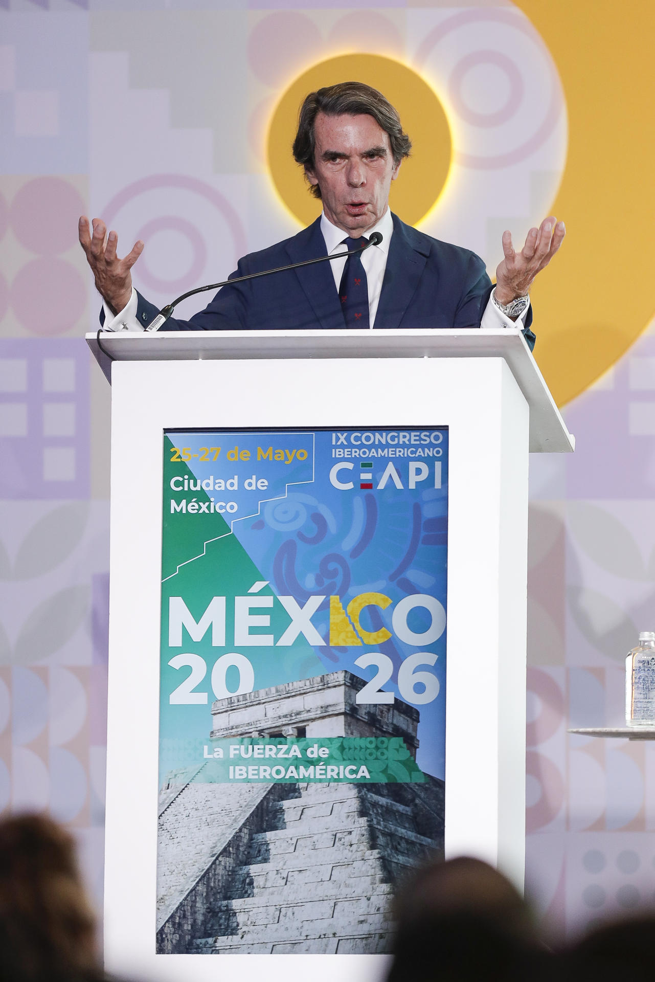 El expresidente del Gobierno Español, José María Aznar, habla durante su participación en el Congreso Iberoamericano del Consejo Empresarial Alianza por Iberoamérica (CEAPI), este martes en Ciudad de México (México). EFE/Isaac Esquivel
