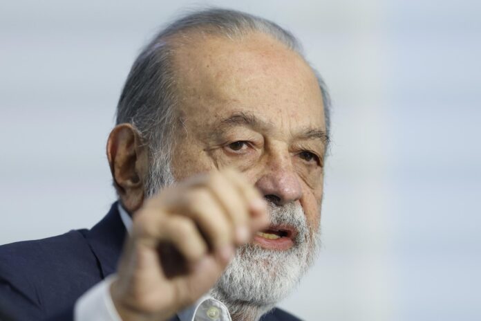 El magnate mexicano Carlos Slim Helú, habla durante una rueda de prensa este martes en Ciudad de México (México). EFE/ Sáshenka Gutiérrez

