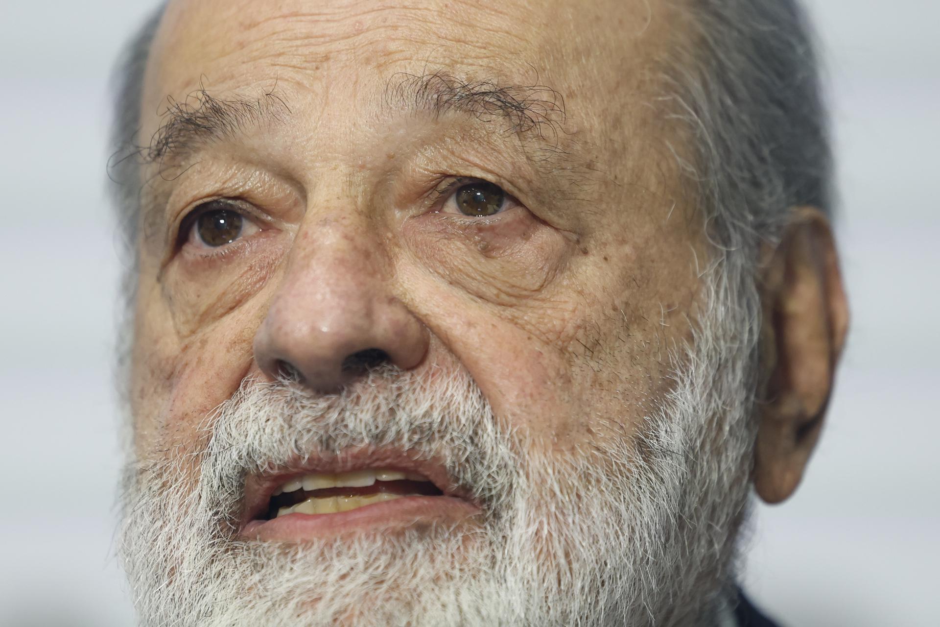 El magnate mexicano Carlos Slim Helú, habla durante una rueda de prensa este martes en Ciudad de México (México). EFE/ Sáshenka Gutiérrez
