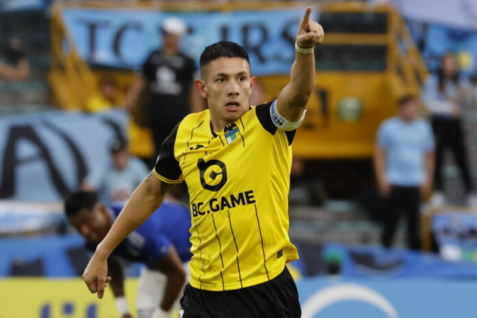 Alan Robledo, de O'Higgins, celebra un gol en un partido de la Copa Sudamericana entre Millonarios y O'Higgins en el estadio El Campín, en Bogotá (Colombia). EFE/Mauricio Dueñas Castañeda

