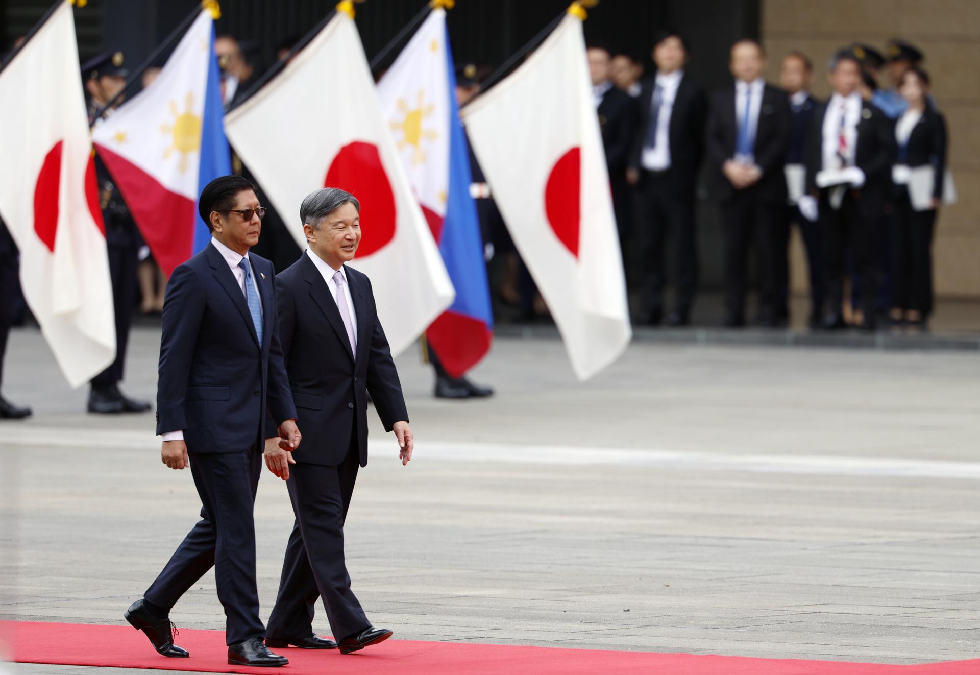 TOKIO (Japón), 27/05/2026.- El presidente filipino Ferdinand Marcos Jr. y el emperador japonés Naruhito durante una ceremonia de bienvenida en el Palacio Imperial de Tokio, Japón, el 27 de mayo de 2026.
EFE/EPA/FRANCK ROBICHON / POOL