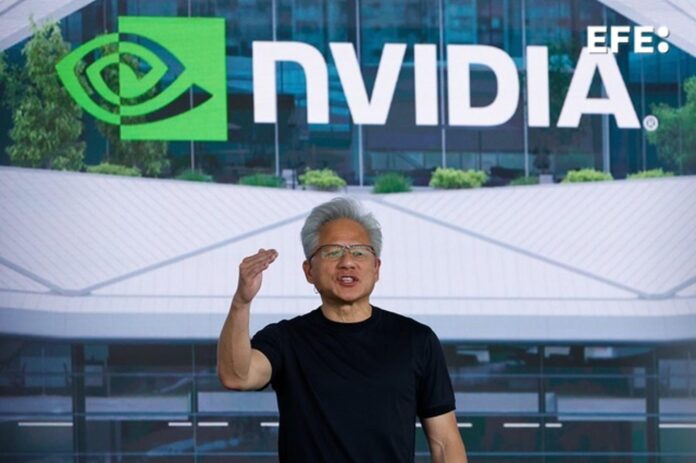 TAIPÉI (Taiwán), 27/05/2026.- El presidente y director ejecutivo de Nvidia, Jensen Huang, pronuncia un discurso durante la celebración de Nvidia Constellation para todos los empleados en Taipéi. EFE/EPA/RITCHIE B. TONGO
