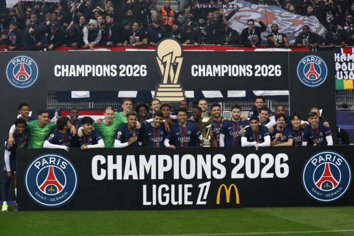 Los jugadores del PSG celebran el título de la liga francesa, el pasado 17 de mayo. EFE/EPA/MOHAMMED BADRA
