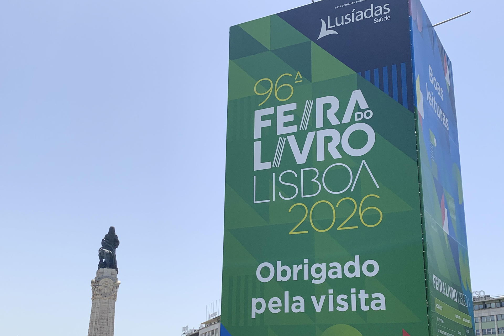 La Feria del Libro de Lisboa dio inicio este miércoles a su 96ª edición, en la que contará con autores de alcance internacional como la británica Samantha Shannon, el sueco Michael Hjorth, el colombiano Juan Gabriel Vásquez, la argentina Camila Sosa Villada y las españolas Rosa Montero y Layla Martínez. EFE/ Blas Díaz

