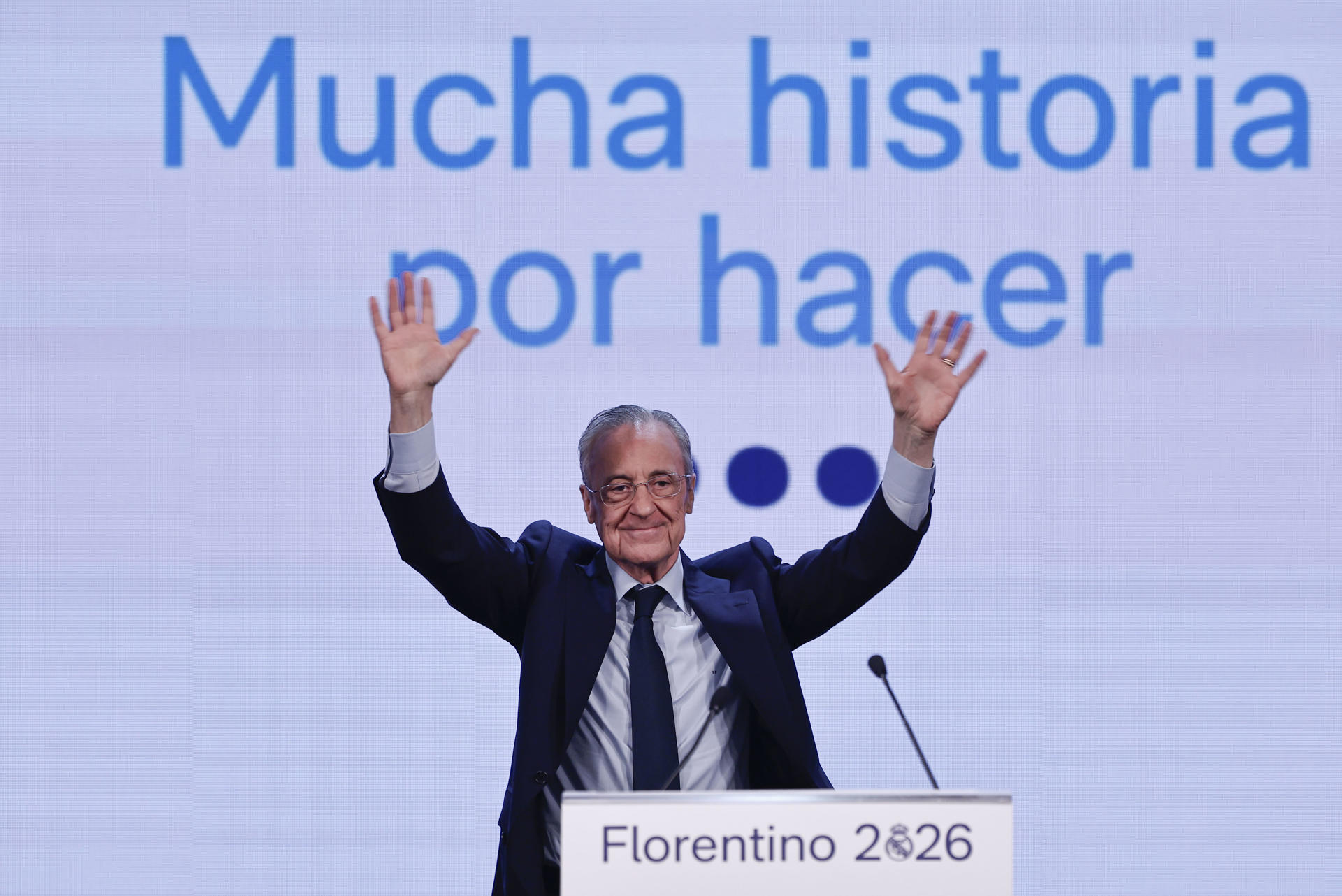 El presidente del Real Madrid, Florentino Pérez, interviene durante la presentación de su candidatura a las elecciones del club, bajo el lema "Mucha historia por hacer", este miércoles en Madrid. EFE/Sergio Pérez
