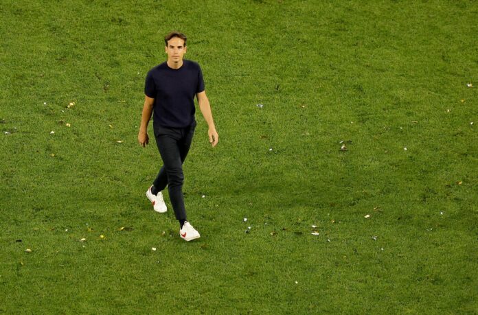 El entrenador del Rayo Vallecano, Íñigo Pérez, tras la final de la Liga Conferencia contra el Crystal Palaceen Leipzig, Alemania. EFE/EPA/FRIEDEMANN VOGEL
