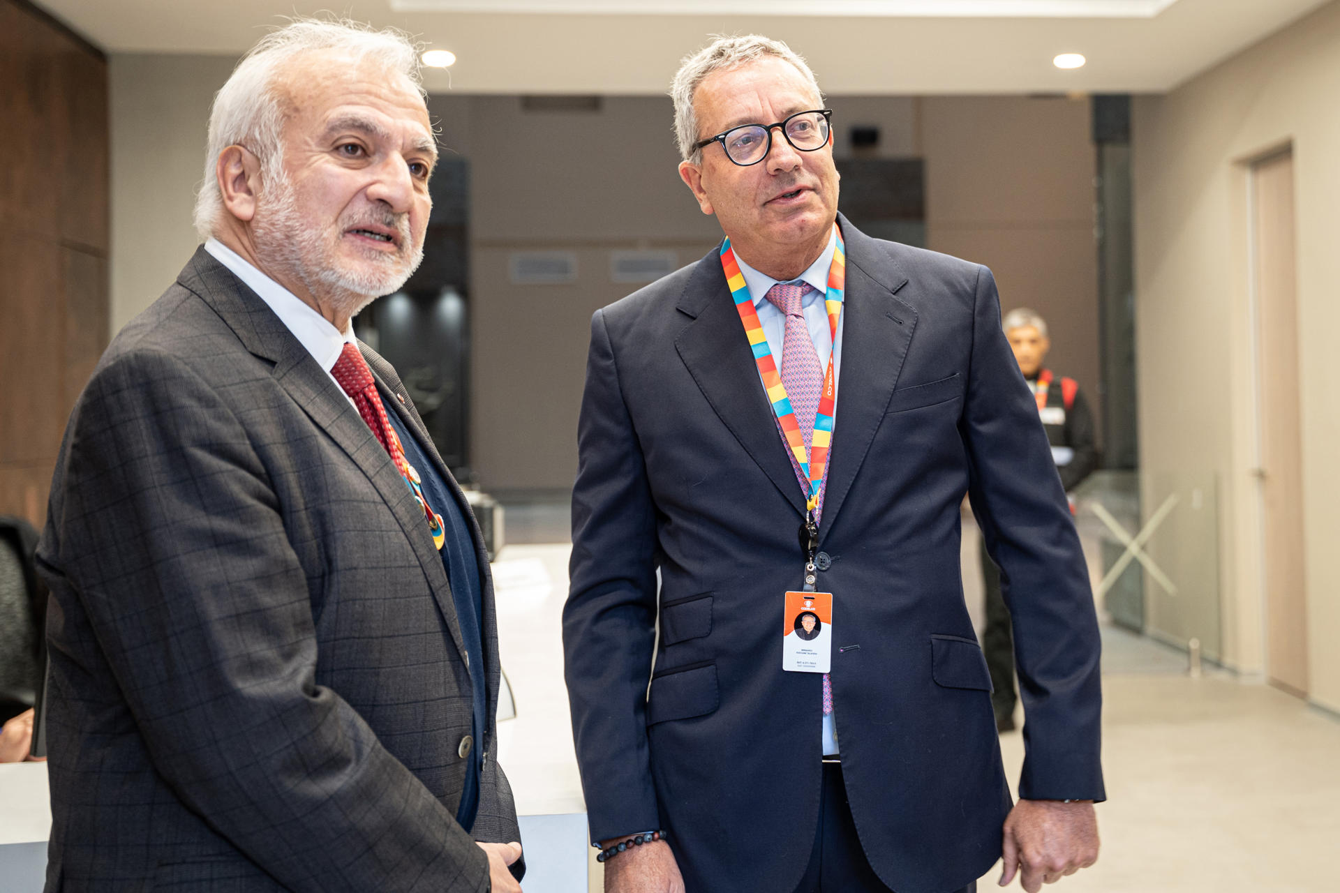 Fotografía cedida por la Corporación Nacional Del Cobre (Codelco) que muestra al presidente del directorio, Bernardo Fontaine (d), junto al presidente ejecutivo, Ruben Alvarado en Santiago (Chile). EFE/ Corporación Nacional del Cobre
