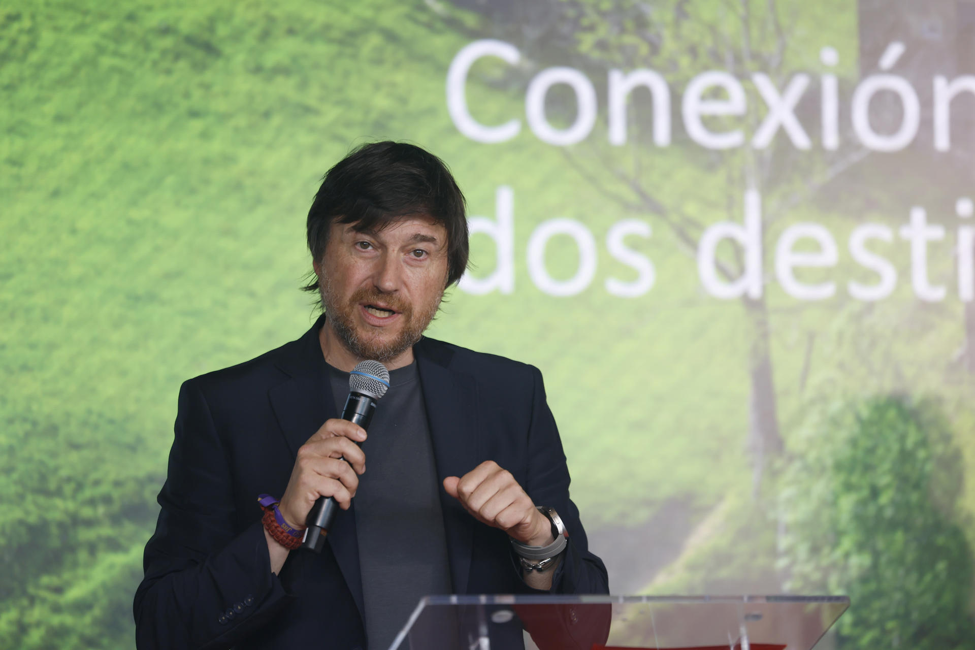 El director de marketing de CANTUR, José Ramón Álvarez, habla durante una rueda de prensa este miércoles, en Ciudad de México (México). Para Álvarez la estrategia hacia México se basa en construir “un puente imaginario” para convertir al mercado mexicano en uno de los prioritarios e incluso superar al estadounidense entre 2026 y 2027. EFE/ Sáshenka Gutiérrez
