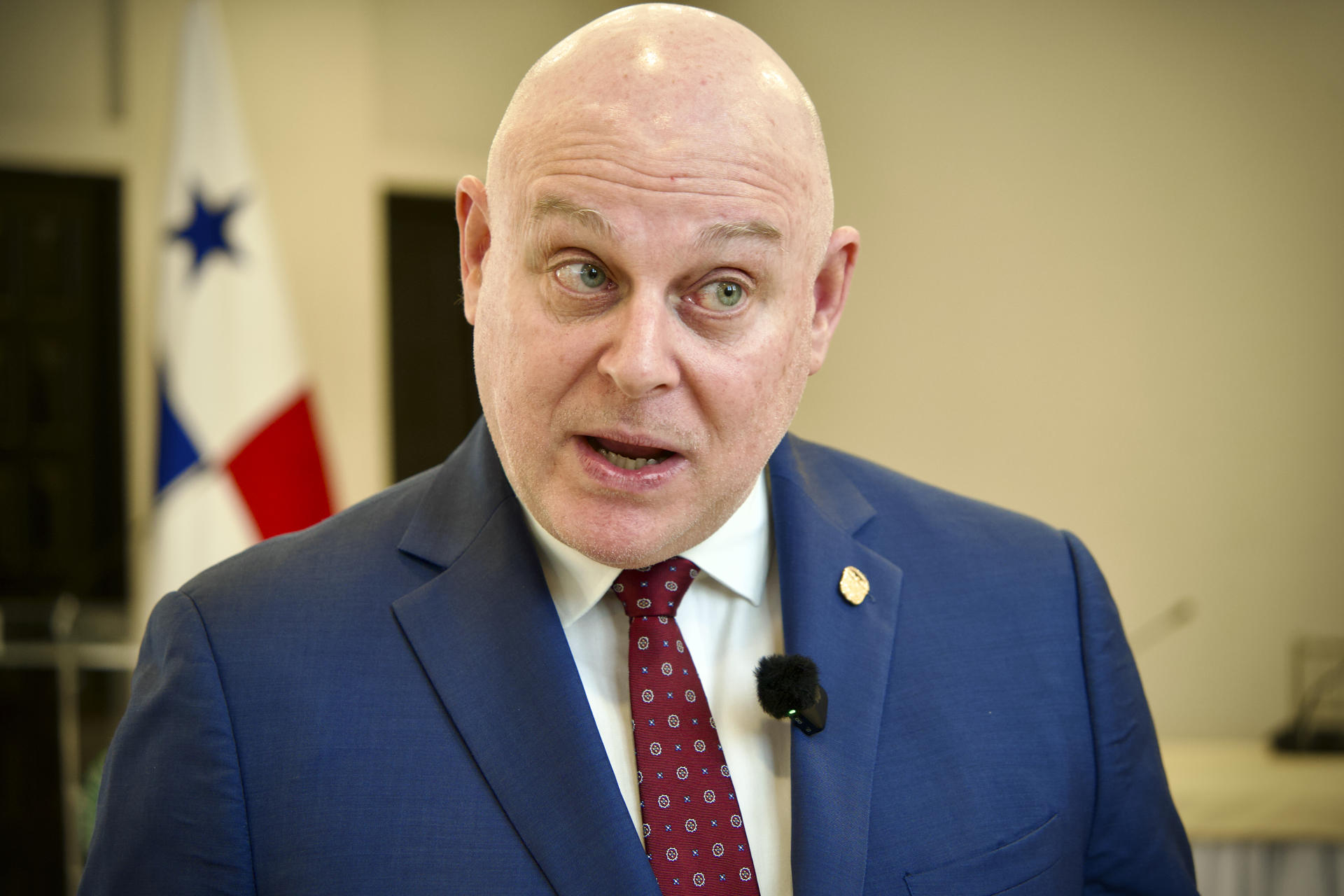 El viceministro de Asuntos Multilaterales y Cooperación de Panamá, Carlos Guevara Mann, habla durante un evento este martes, en la Cancillería de Ciudad de Panamá (Panamá). EFE/ Aris Mariota

