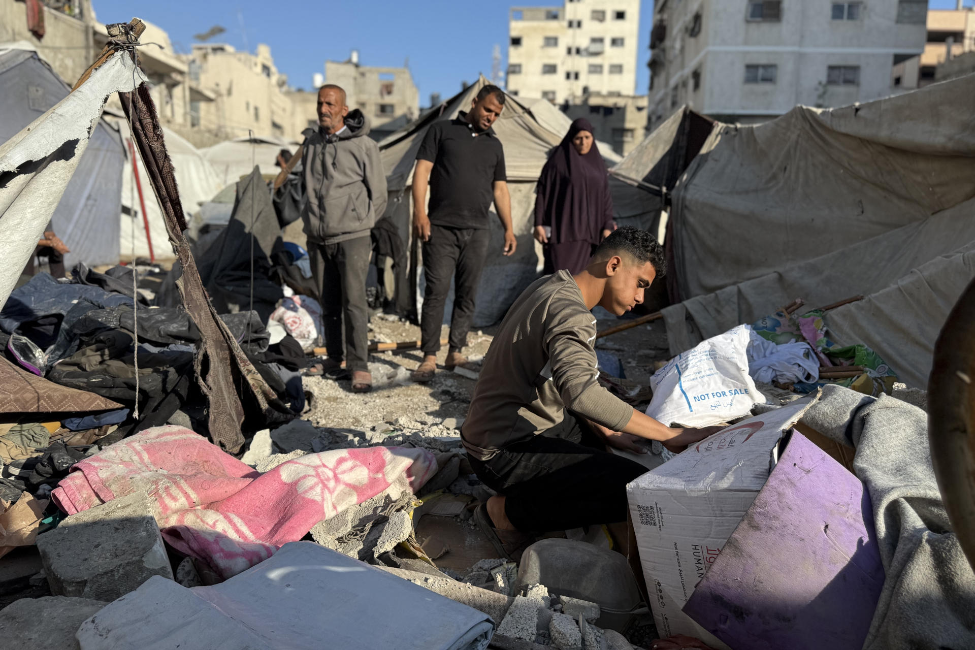 La vivienda bombardeada en el centro de la ciudad de Gaza. EFE/ Ahmad Awad

