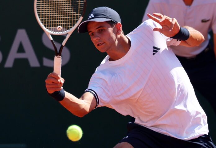 El español Rafael Jódar en acción durante su partido de segunda ronda contra James Duckworth, de Australia. EFE/ Mohammed Badra
