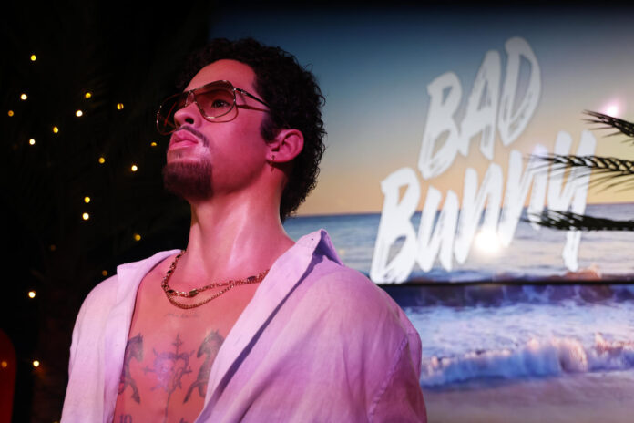 El Museo de Cera de Madrid estrena este jueves, la nueva figura de Bad Bunny, dos días antes de que comience su serie de 10 conciertos en la capital. EFE/ Maria Aguilella Pardo
