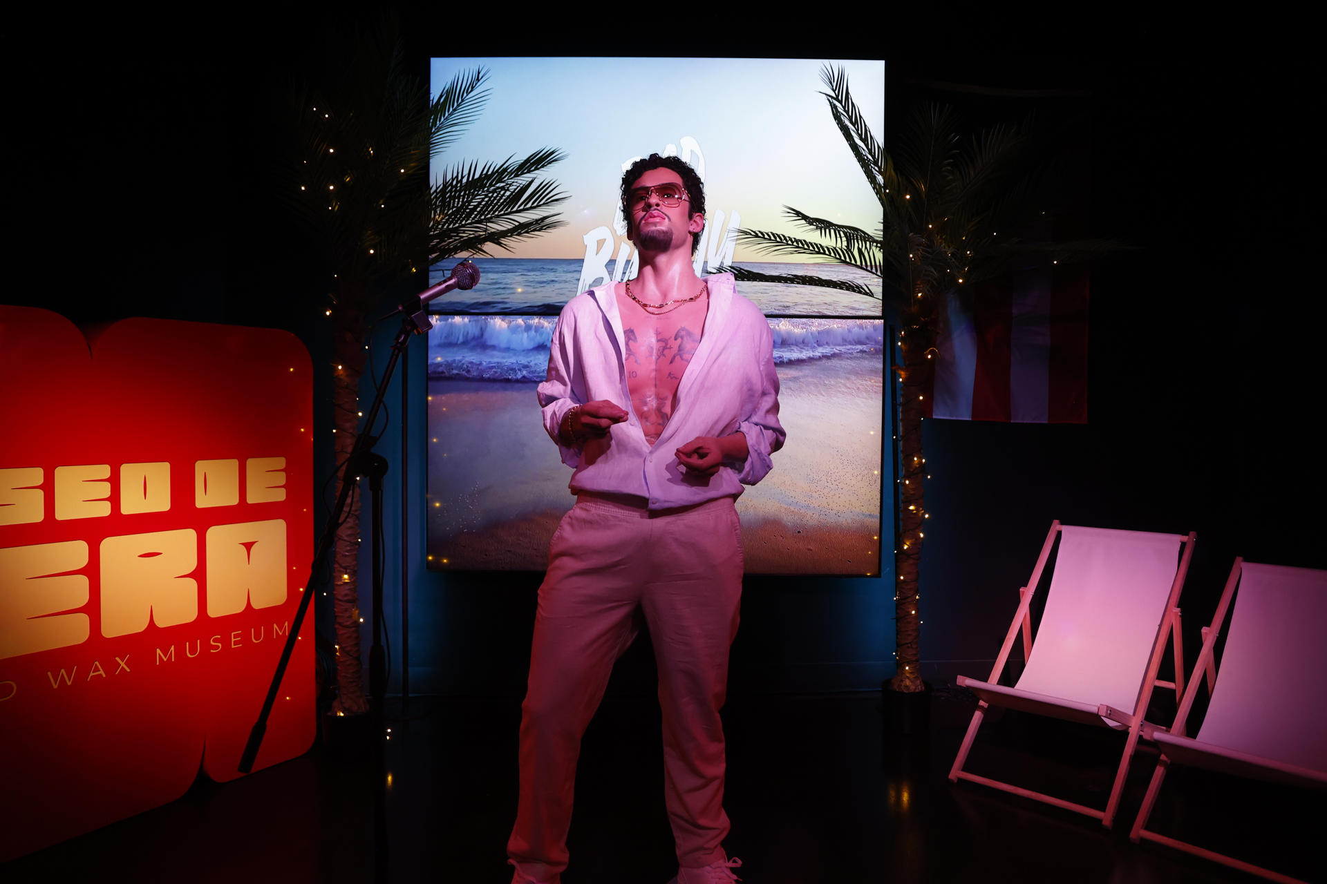El Museo de Cera de Madrid estrena este jueves, la nueva figura de Bad Bunny, dos días antes de que comience su serie de 10 conciertos en la capital. EFE/ Maria Aguilella Pardo
