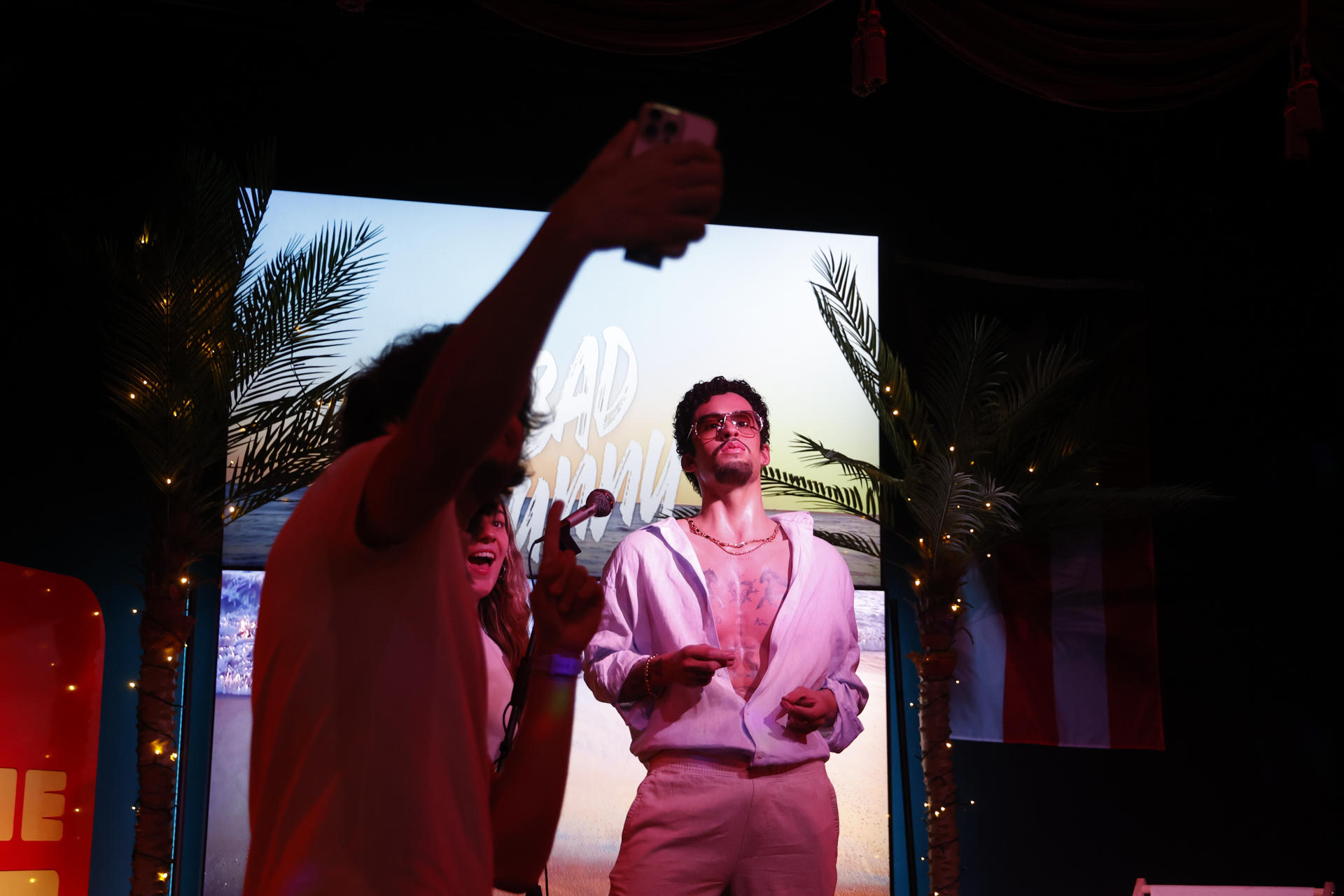 El Museo de Cera de Madrid estrena este jueves, la nueva figura de Bad Bunny, dos días antes de que comience su serie de 10 conciertos en la capital. EFE/ Maria Aguilella Pardo
