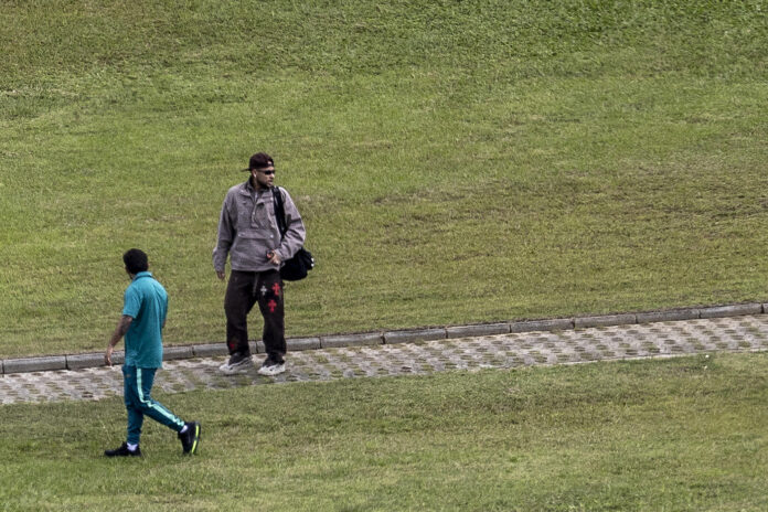 Neymar Jr. a su llegada el miércoles al centro de entrenamiento de la selección brasileña en la Granja Comar, en Teresópolis (Brasil). EFE/ Antonio Lacerda
