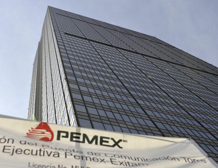 Fotografía de archivo donde se observa la Torre Corporativa de Petróleos Mexicanos (PEMEX), ubicada en Ciudad de México. EFE/Mario Guzmán

