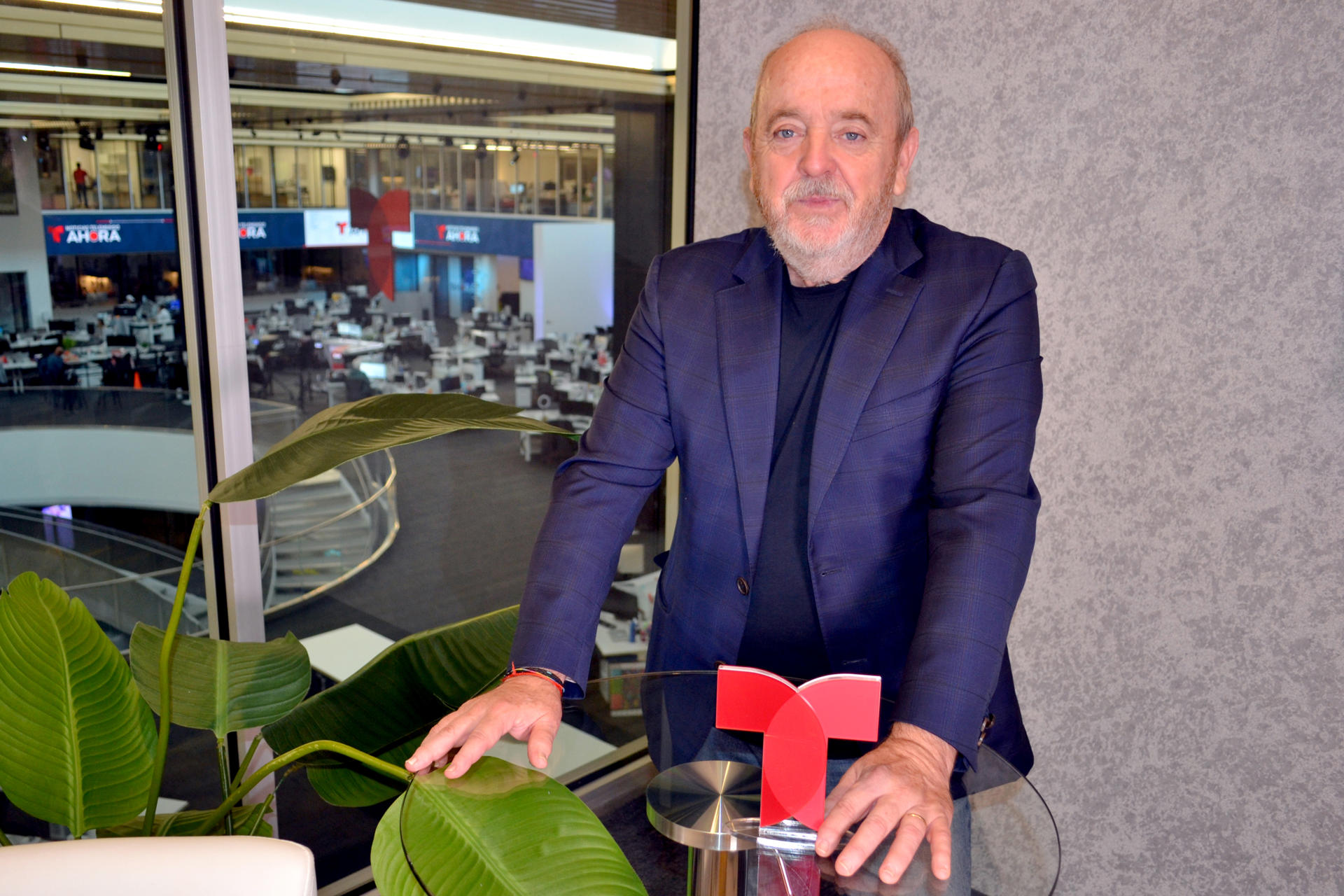 Fotografía del 16 de mayo de 2026 del director de contenidos de Telemundo y jefe de Telemundo Studios, Javier Pons, posando durante una entrevista con EFE en Miami (Estados Unidos). EFE/ Antoni Belchi