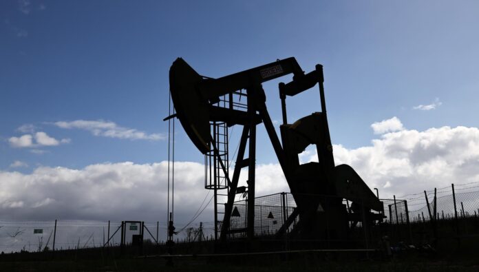 Imagen de una planta petrolífera en Walsheim, cerca de Landau, Alemania. EFE/EPA/RONALD WITTEK
