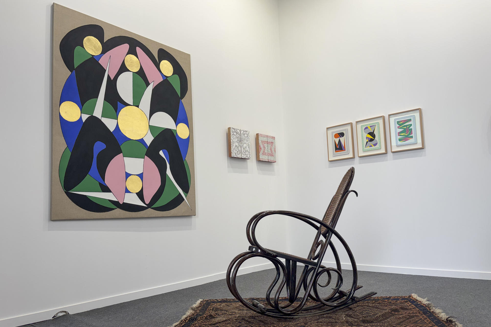 La tradición traída al presente por los artistas es el tema central de 'Archipiélagos de Historias del Arte' el nuevo proyecto de ARCOlisboa, la feria de arte contemporáneo que abrió sus puertas este jueves y se celebrará hasta el jueves en su décimo aniversario en la capital portuguesa, con 83 galerías de 17 países. EFE/ Blas Díaz
