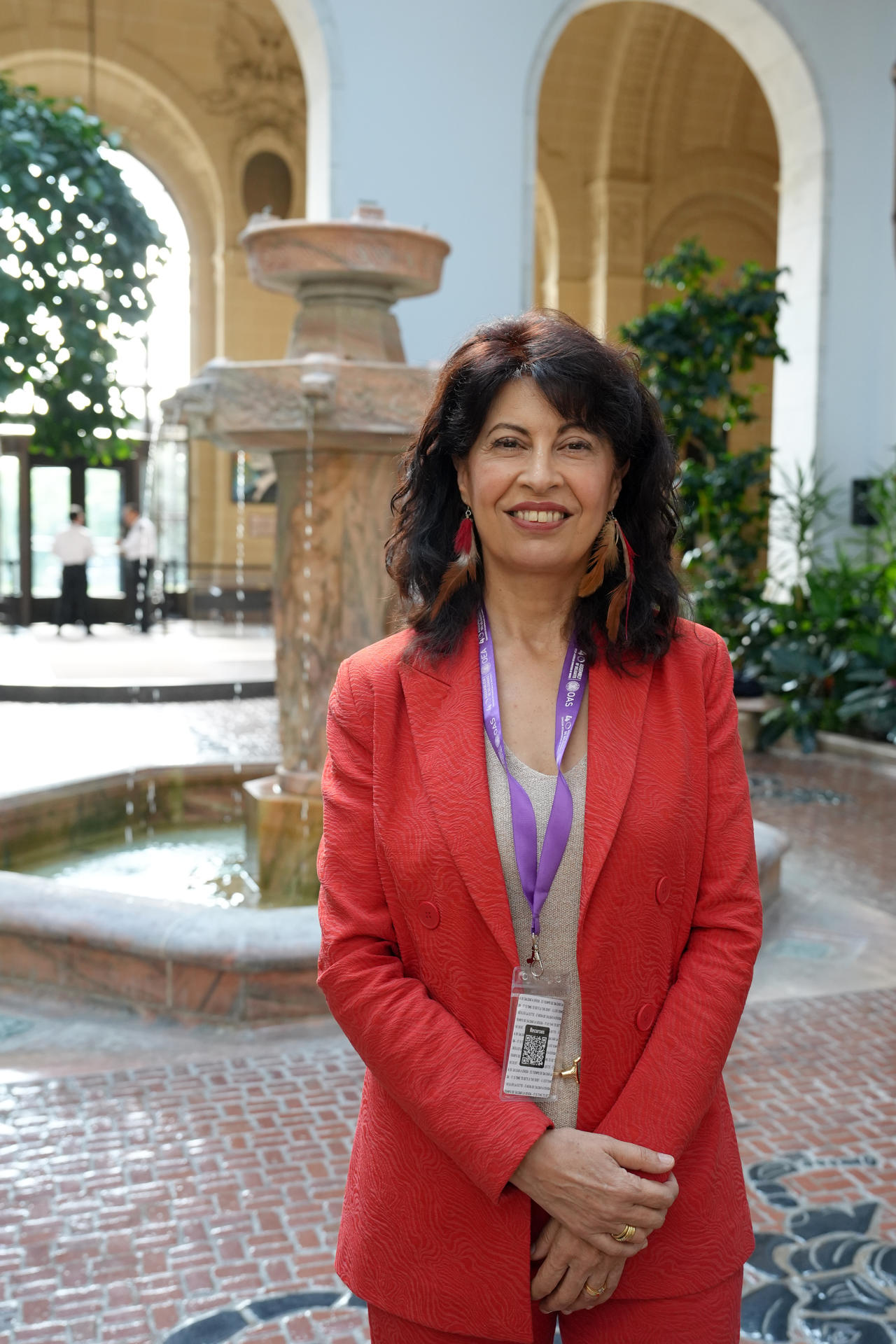 La ministra de Igualdad de España, Ana Redondo, posa durante una entrevista con EFE este jueves en la sede de la OEA, en Washington (EE.UU.). EFE/ Octavio Guzmán
