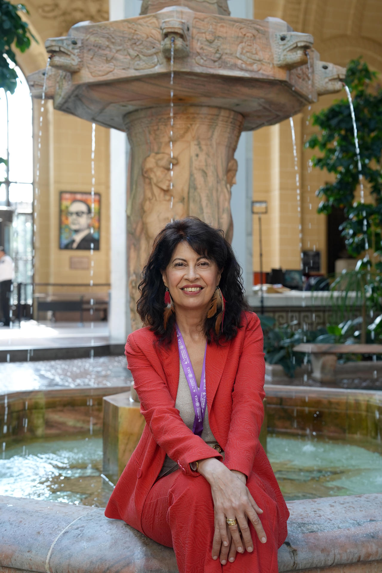 La ministra de Igualdad de España, Ana Redondo, posa durante una entrevista con EFE este jueves en la sede de la OEA, en Washington (EE.UU.). EFE/ Octavio Guzmán
