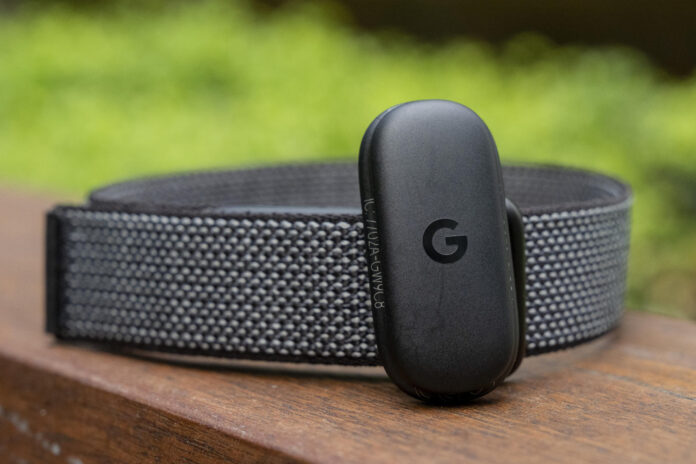 Fotografía que muestra el Fitbit Air de Google, un monitor de actividad física este martes, en Nueva York (Estados Unidos). EFE/ Angel Colmenares

