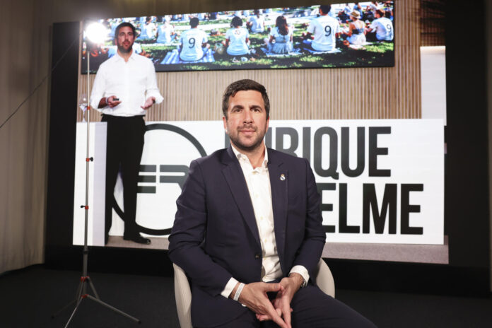Madrid, 28/05/2026.- El candidato a la presidencia del Real Madrid Enrique Riquelme, durante una entrevista a Efe en la que aboga por la jerarquía para solucionar los conflictos internos del club. “Si hay una estructura, con bajar una vez al vestuario, basta”. EFE/Kiko Huesca
