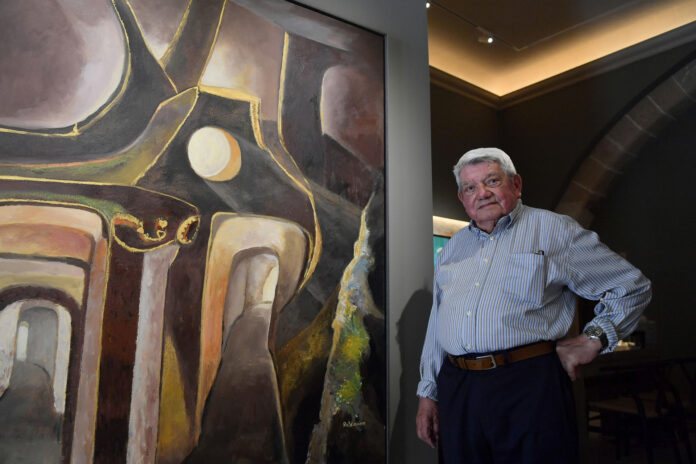 El pintor argentino Ángel Baldovino, afincado en Mallorca desde hace medio siglo, última una nueva exposición a punto de cumplir los 97 años y cuenta a EFE su longeva experiencia artística. EFE/ Miquel A. Borràs
