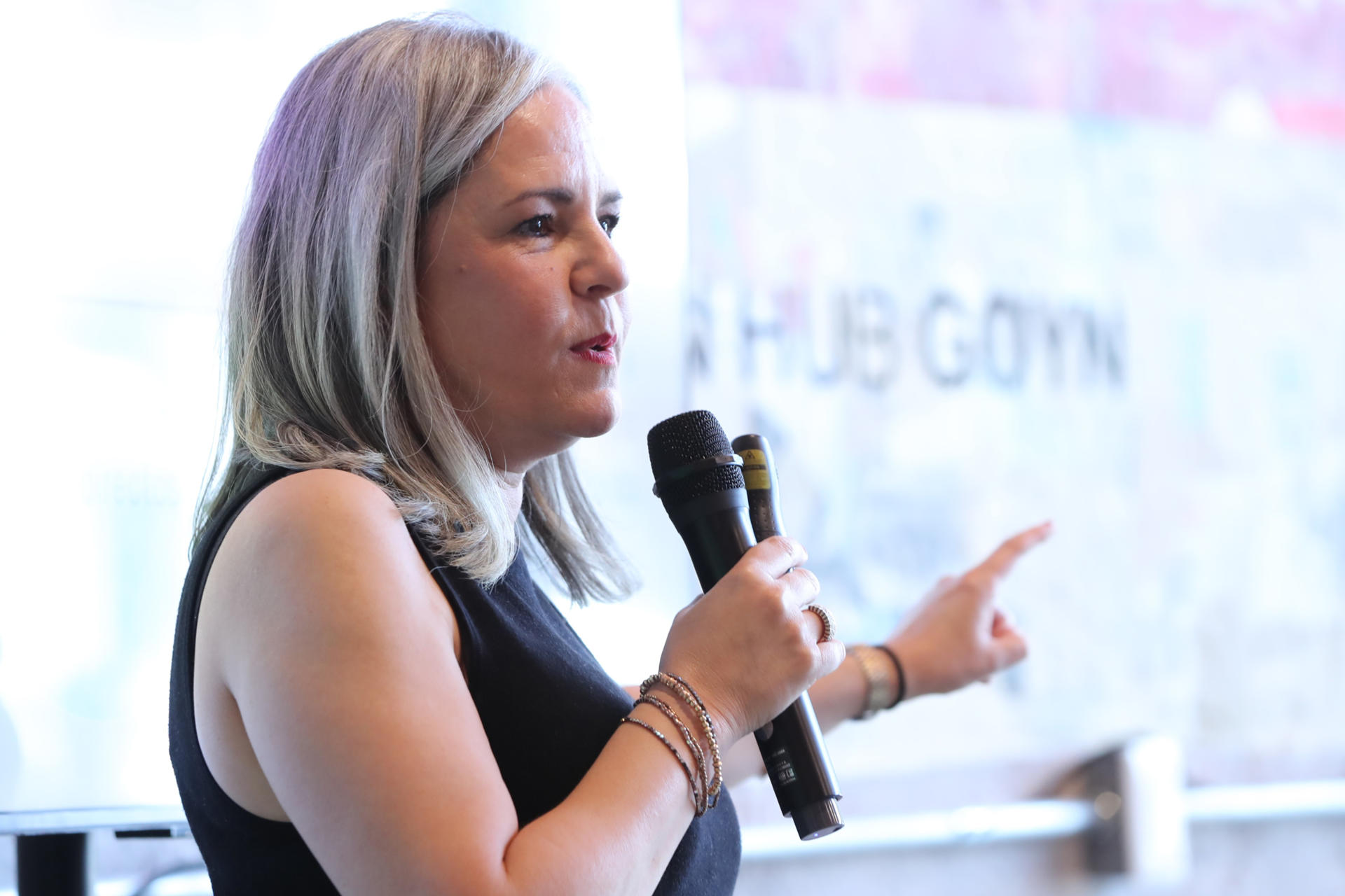 La coordinadora de la estrategia de cuidados en Oxfam México, Mariana Belló, habla durante una presentación este jueves, en Ciudad de México (México). EFE/ Mario Guzmán
