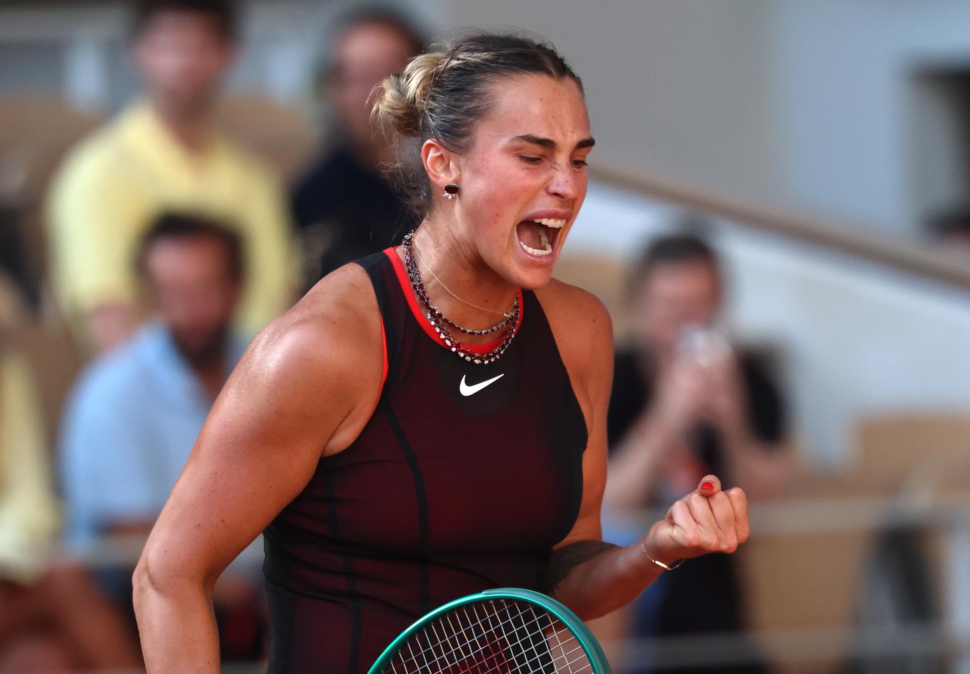 Aryna Sabalenka durante su partido ante Elsa Jacquemot, este jueves 28. EFE/EPA/MOHAMMED BADRA

