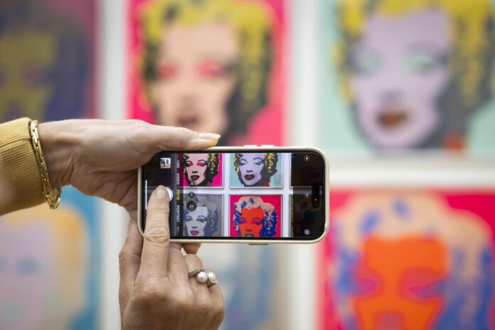 Imagen de archivo de la obra 'Marilyn Monroe' de Andy Warhol. EFE/EPA/PETER KLAUNZER

